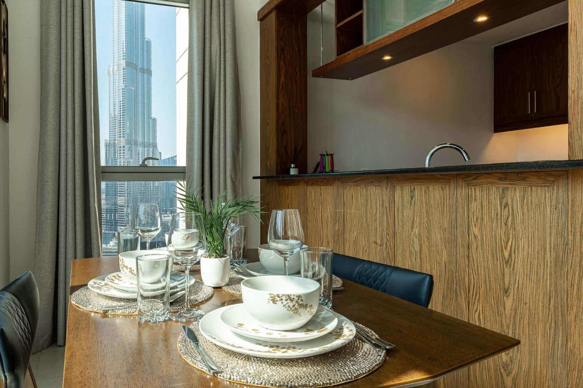 Superb 1-bedroom With Full Burj Khalifa View - 5-min Walk To Mall Appartamento